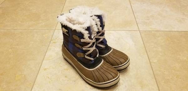 Sorel Womens Trivoli Snow Boots Sz 9 & Snow Pants