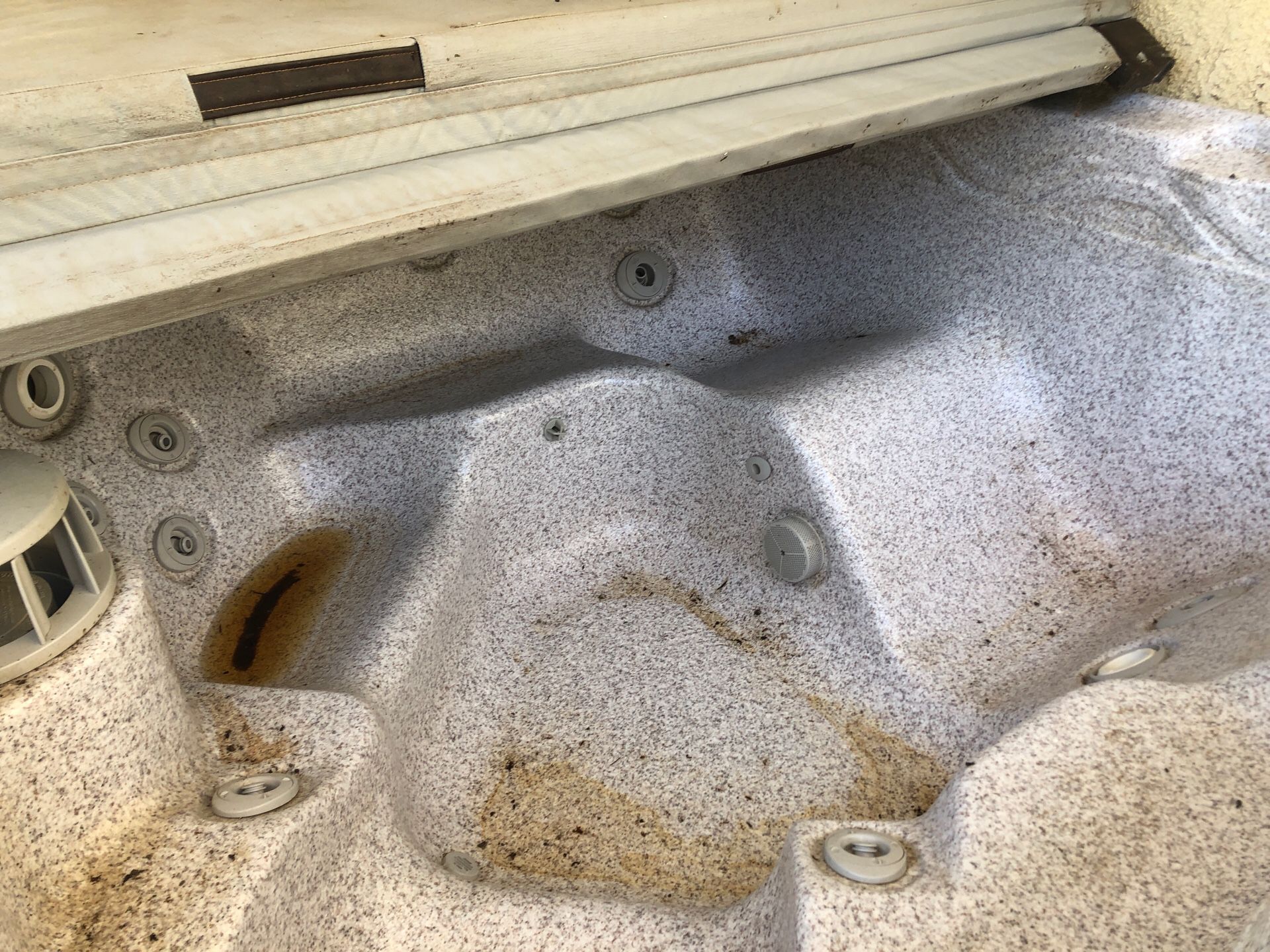 Hot tub ( you pick up)