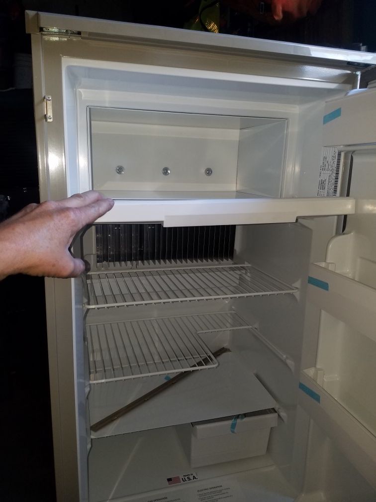 RV or Camper fridge Dometic RM2510 new . Pos/trade for Sale in