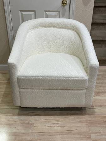 Brand New Cream Sherpa Barrel Chair Full Swivel Sitting Accent Side Arm Chair
