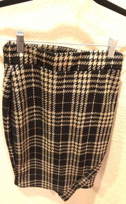 Medium shiny black and gold pencil skirt