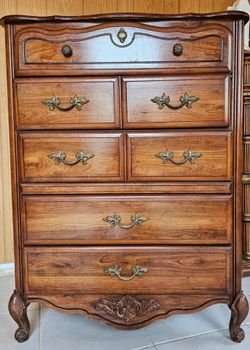 Chest of Drawers / Dresser (1970's)