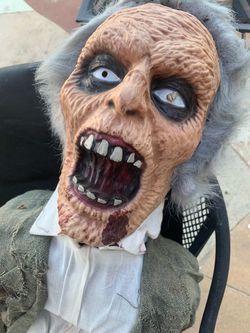 Halloween Battery Operated Hanging Zombie