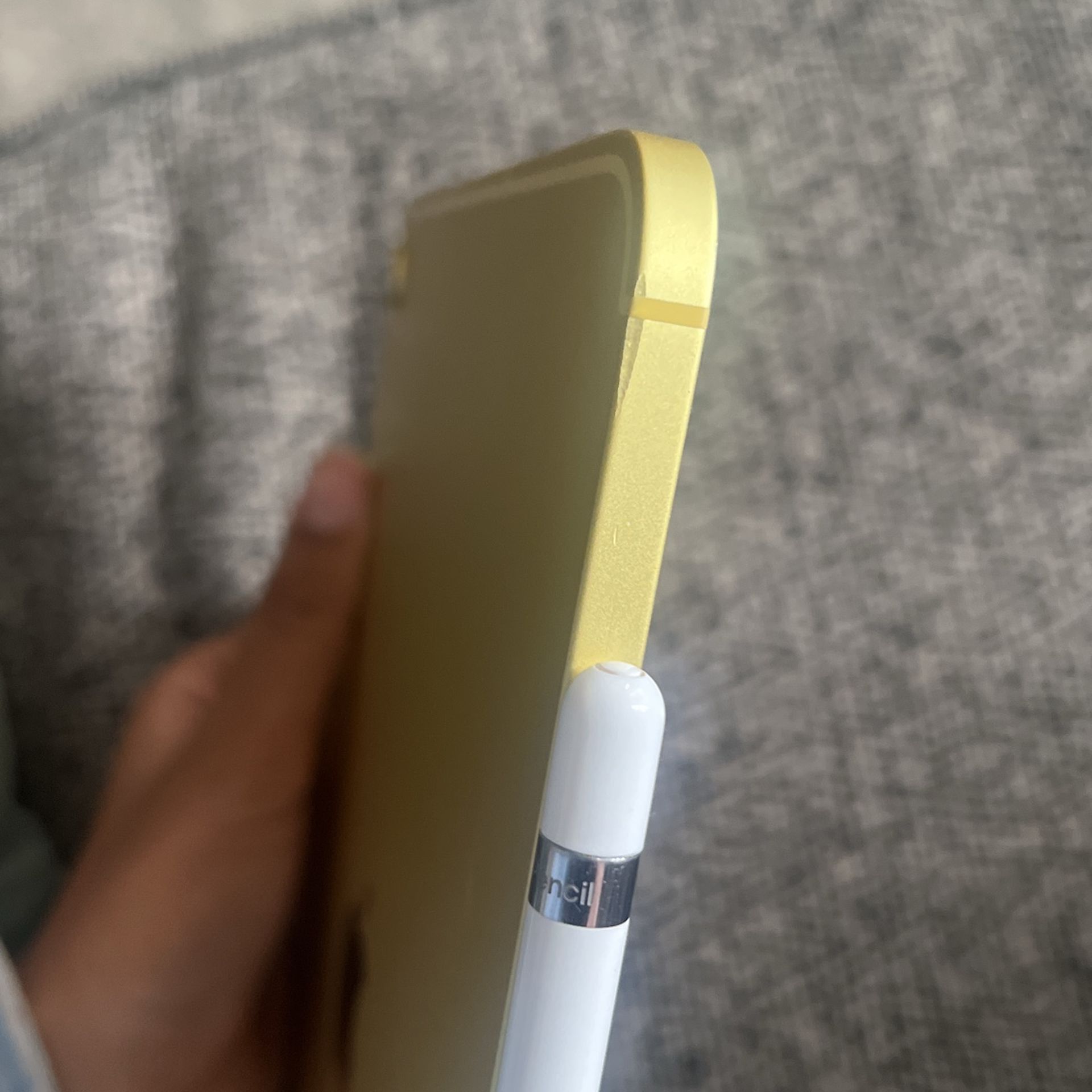 iPad 10th Gen 64gb Yellow W Apple Pencil