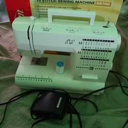 Sunbeam SB700 70-Stitch Domestic Sewing Machine