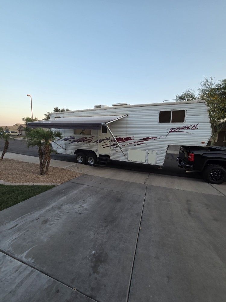 2003 National Rv Rage'N toyhauler 30-5G