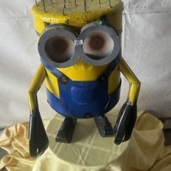 Minion Bird Scaring Metal Figure