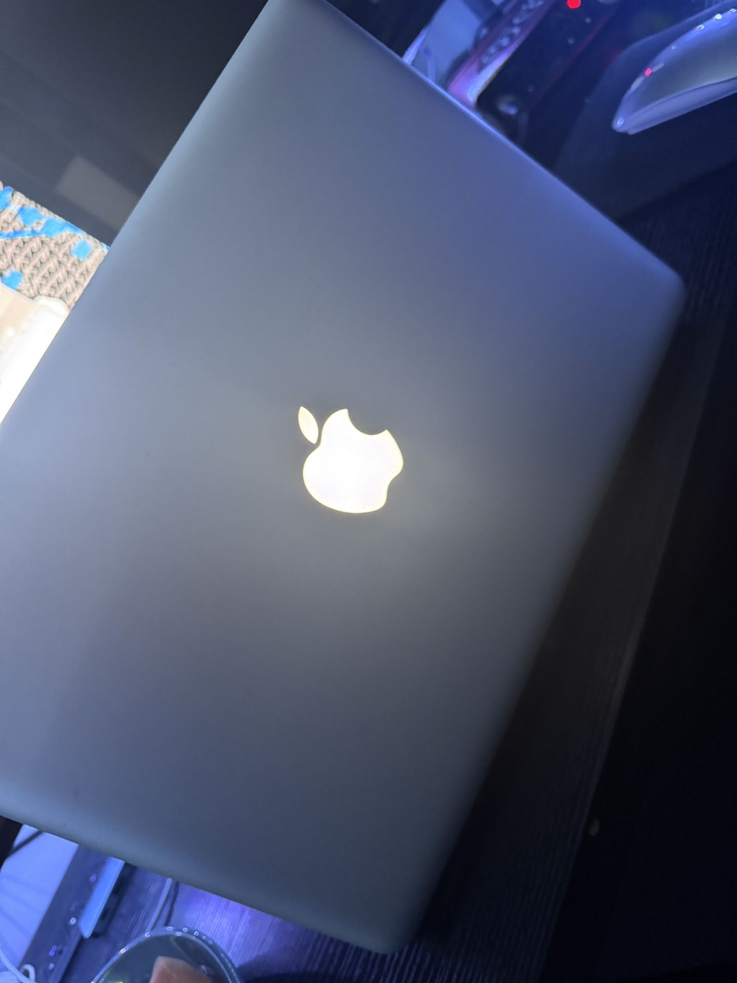 Apple Laptop
