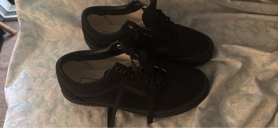 NEW Black Vans Sneakers – Women’s Size 8