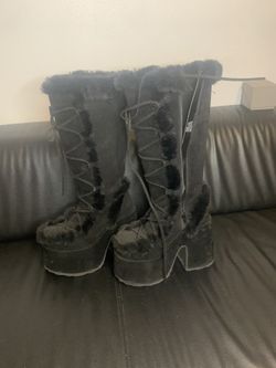Woman’s Demonia Boots Small
