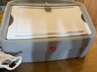 Kids toy chest/ storage