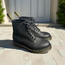 Dr. Martens 1460 Boots | Size EU 39 / US Women’s 8 / Men’s 7