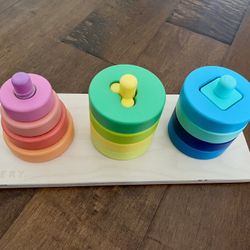 Lovevery Montessori Twist And Pivot Puzzle Toy