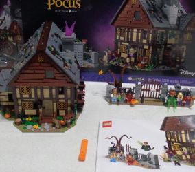 LEGO Ideas 21341 Disney Hocus Pocus Sanderson Sisters' Cottage 99% Complete