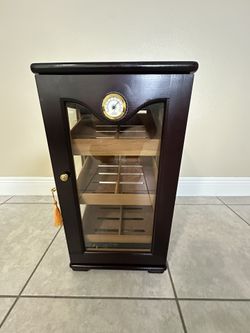 Showcase to store tobacco.