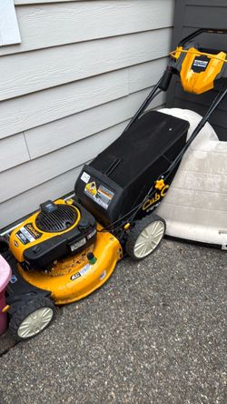 Cub Cadet Gas Push Lawn Mower with Bag