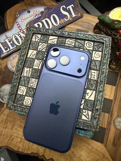 I p h o n e 17 p r o 256GB blue unlocked