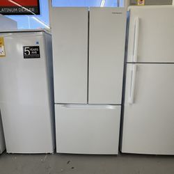 Crosley 30”  18.4 Cu Ft Refrigerator 