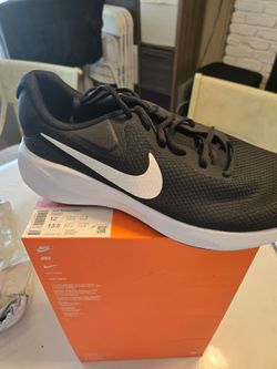 New Mens Nike Revolution 7 size 12
