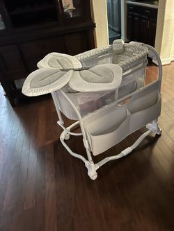 Baby Bassinet With Bath Flower