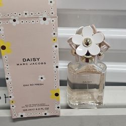 Marc Jacobs Daisy Perfume 