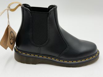 New DR MARTENS SZ 6 Men’s Ankle Boots SZ 7 Women’s Black