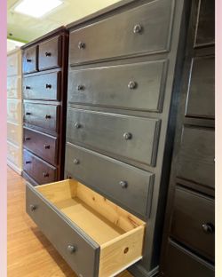 5 drawers dresser / Five drawers dresser