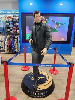 007 first light James Bond 6ft statue