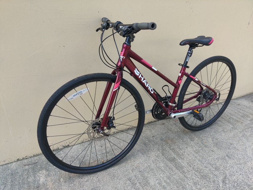 Haro 28" 24Speed Commuter/Road Hybrid Bike + Dual Disc Brakes + MSRP