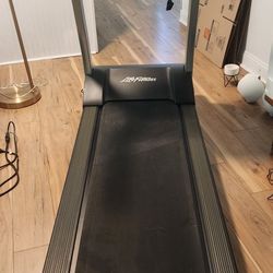 Life Fitness T3 Treadmill with Track Connect Console
