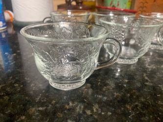 Set of 8 small glass cups
