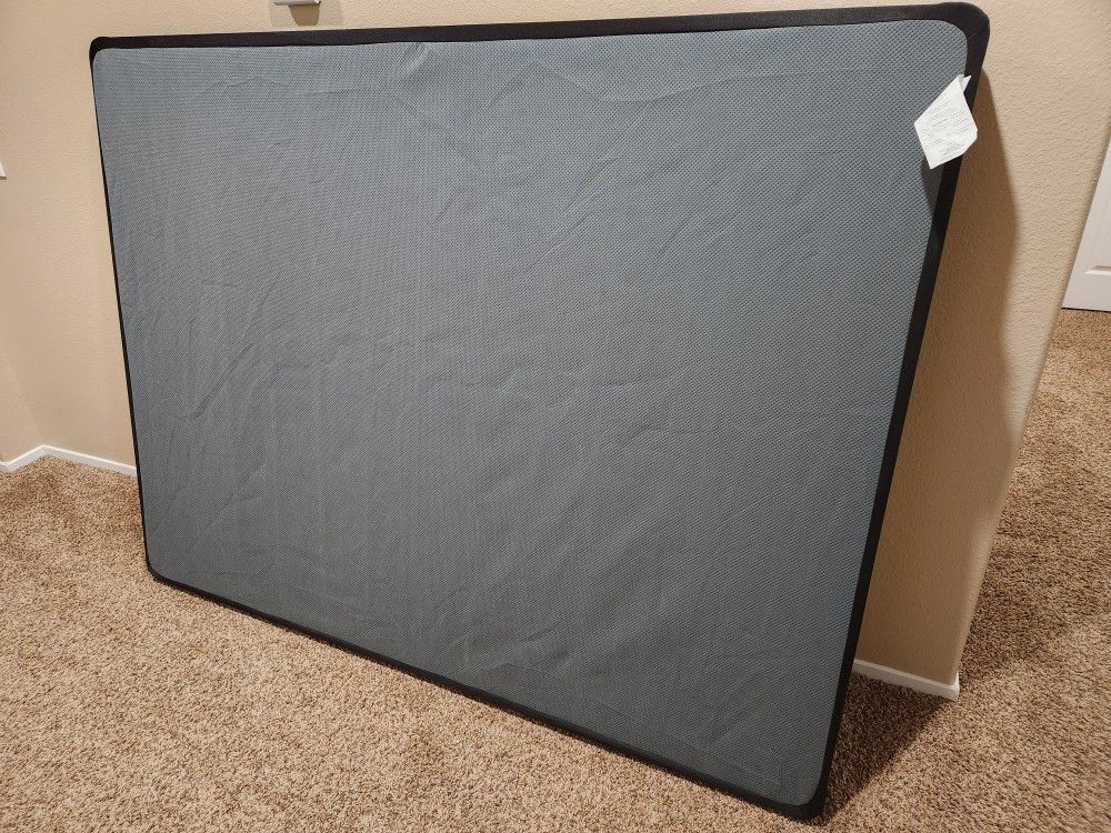 Ashley Low Profile Queen Box Spring/Foundation for Sale in Phelan, CA