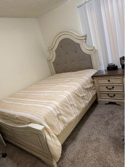 Queen bed set