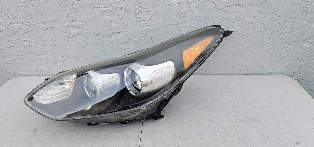 Kia Sportage Headlight