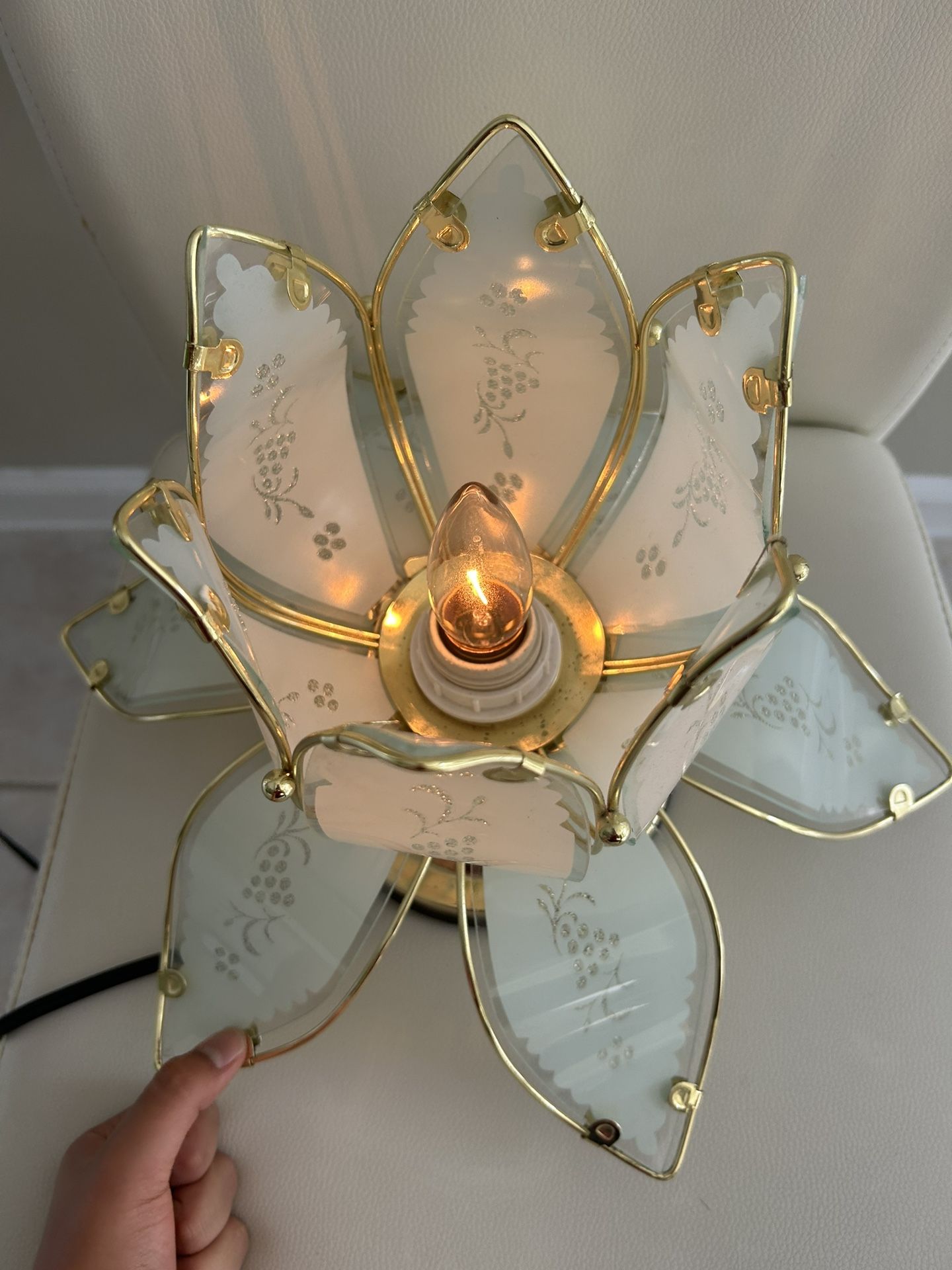 Vintage Style Lotus Flower Table Lamp Touch On /Off