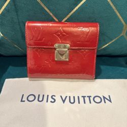 Authentic LOUIS VUITTON Compact Wallet 🌺🌺