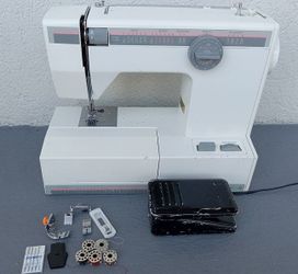 Montgomery Ward 20 Stitch STEEL Sewing Machine UHT J1947 READY 2 SEW!

