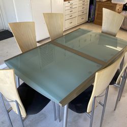 Modern Dining Table With Chairs 