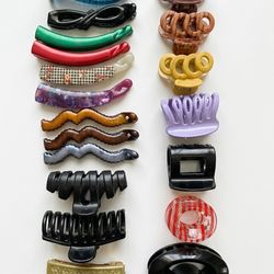 Huge Lot Of Hair Clips 
