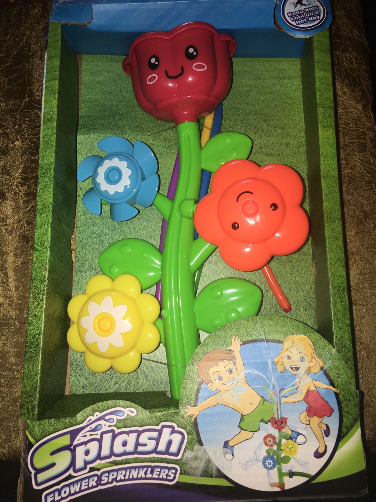 Flower Sprinkler Keep Kids Cool On A Hot Day Brand New In Box