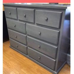 Dresser/ Nine drawers dresser