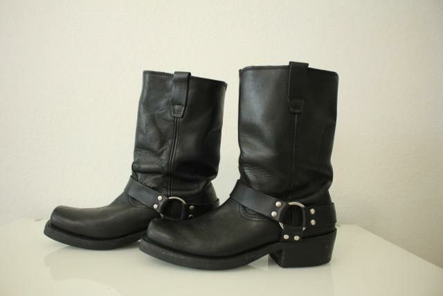 Durango Size 11. Model DB510 Leather Boots. Almost new. Worn 4 times.