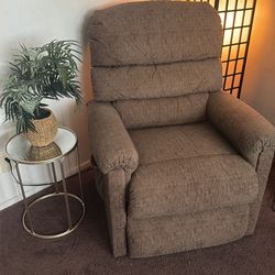 Beautiful recliner hardly used in excellent condition.