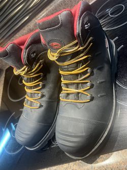 SNOW / Avenger work boots, size 11.5, waterproof, carbon microfiber, great wearability, super sturdy yet comfortable with heavy duty padding, demo, $1