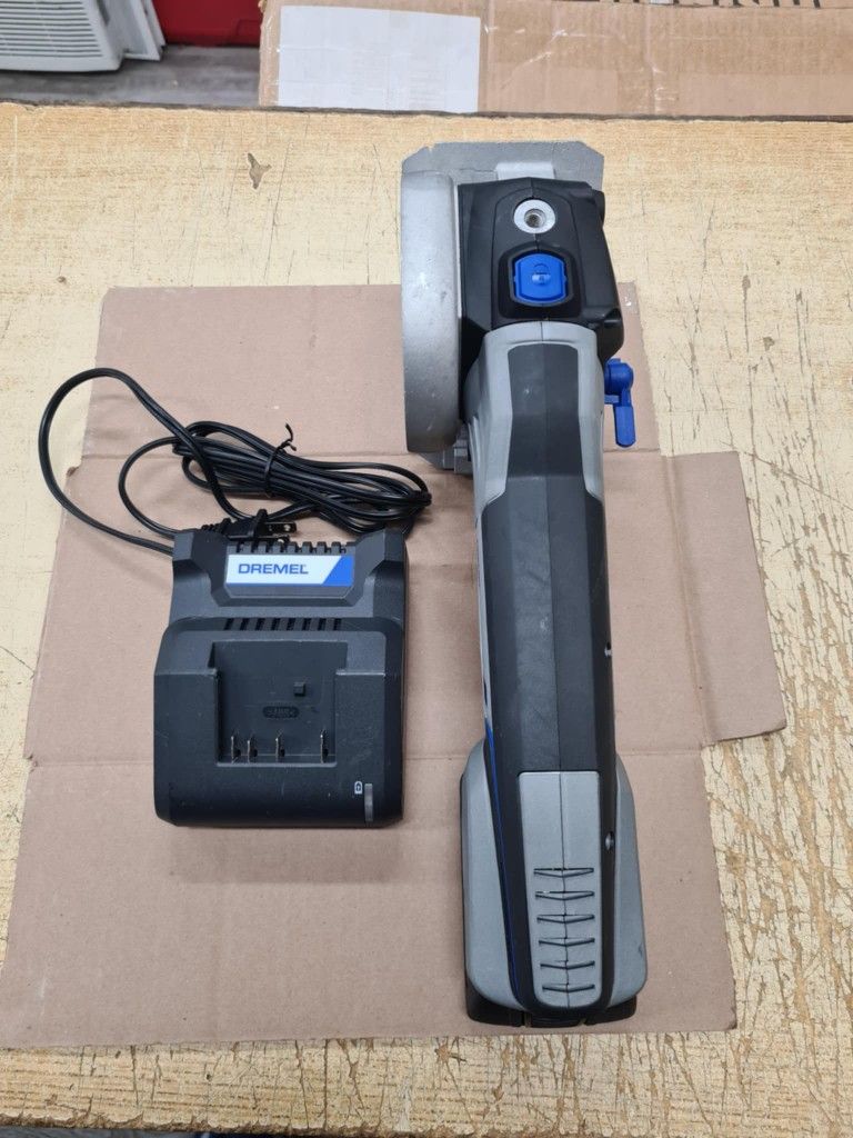 Dremel US20V-01 - 20V Max Cordless Ultra-Saw 1 Battery Tool Kit