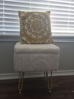 White Faux fur ottoman
