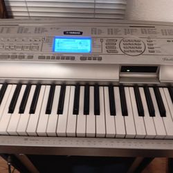 Yamaha Dxg 500 Keyboard  88 Keys Portable GRAND 