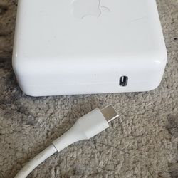 APPLE ORIGINAL USB-C 61 WATT  CHARGER GOR  MACBOOKS