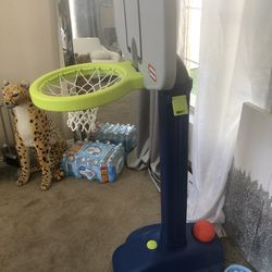 Little Tike Kids Basketball Court