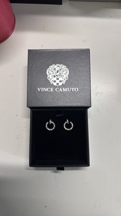 Vince Camuto lady earring